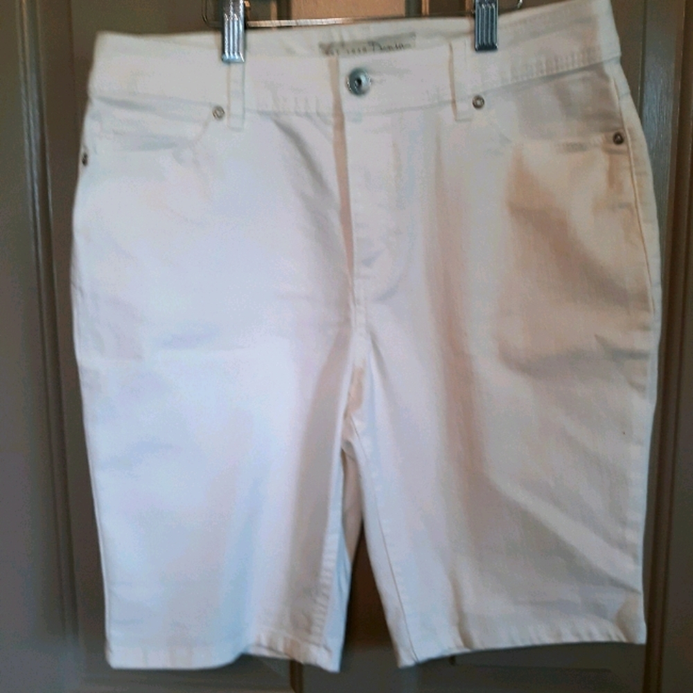 Est. 1946 ladies white denim stretch shorts